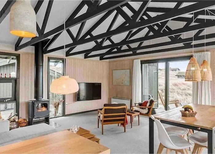 Holiday home Veludstyret I Unik 350 M Fra Laekker Badestrand - Helarsbolig